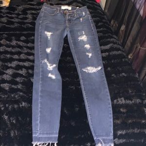 Women’s ripped skinny jeans